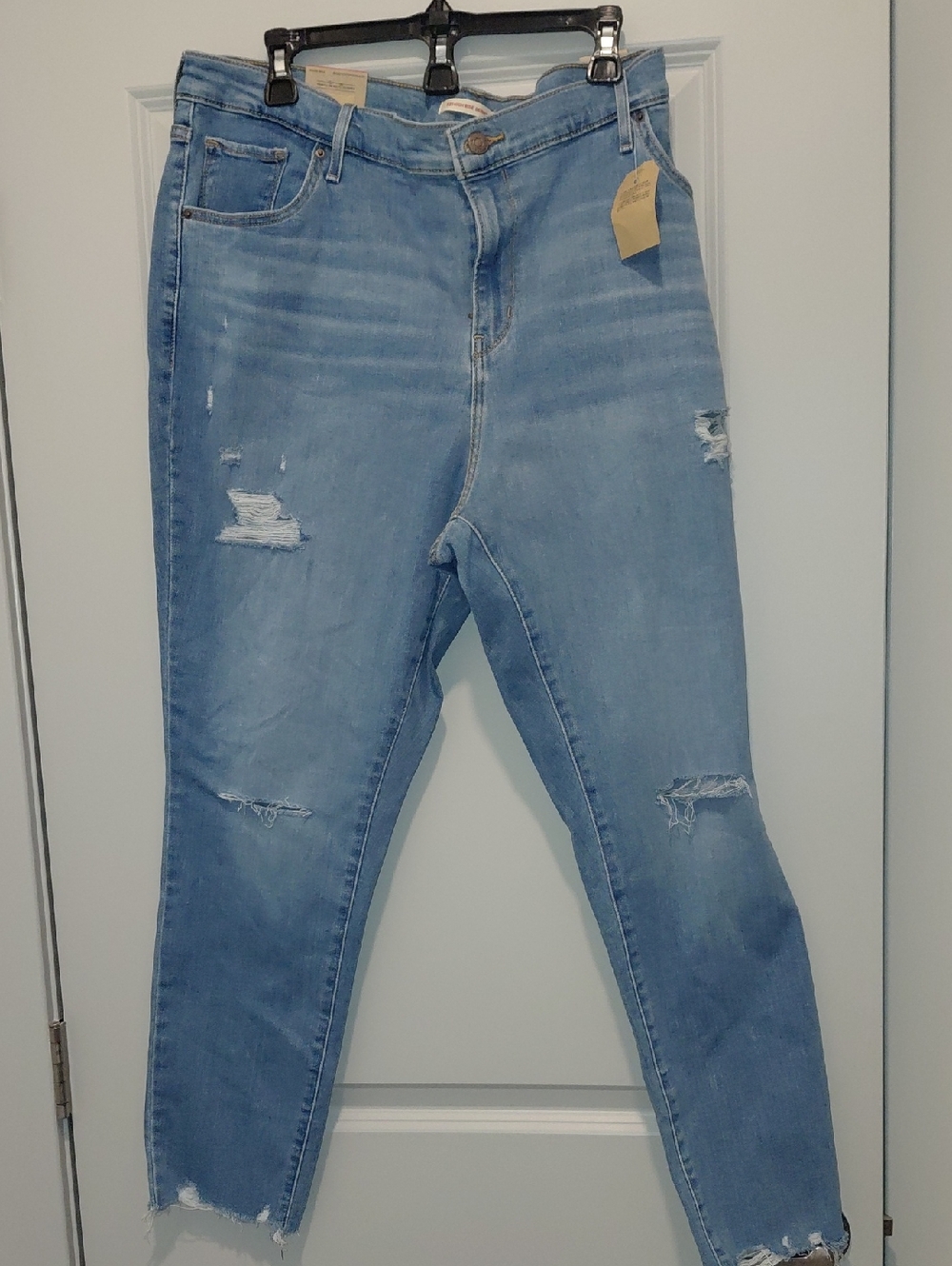BRAND NEW,Levi's Light Blue Distressed Skinny Jeans